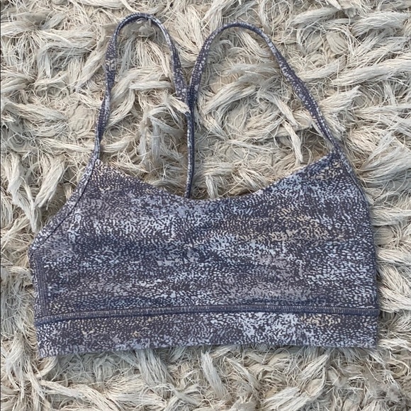 lululemon athletica Other - Lululemon Flo y bra